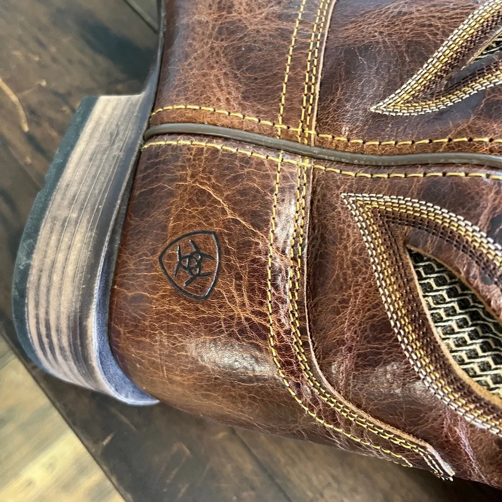 Ariat Brown Western Boots with Intricate Stitching - Picture 7 of 9